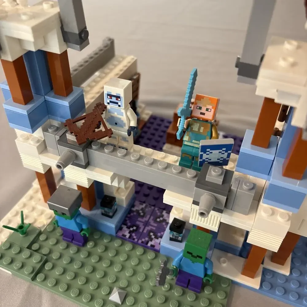 LEGO Minecraft The Ice Castle Set 21186, 499 Pieces, Complete w/ Minifigures